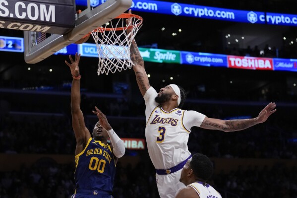 Lakers Anthony Davis suffers eye injury during first quarter